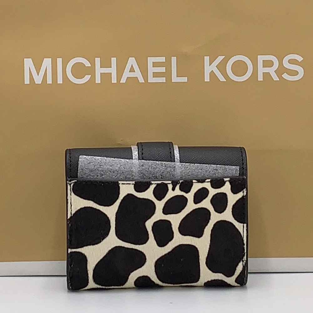 MICHAEL KORS
Carmen Medium Flap Bifold Faux Fur-Leather Wallet
BLACK COLOR - Picture 4 of 12